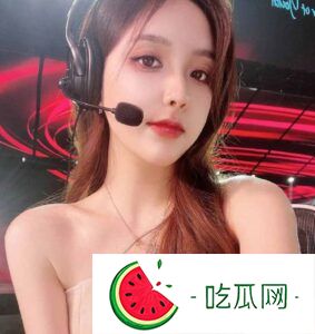 LPL女神Rita直播做平板支撑，房间乱象成焦点！