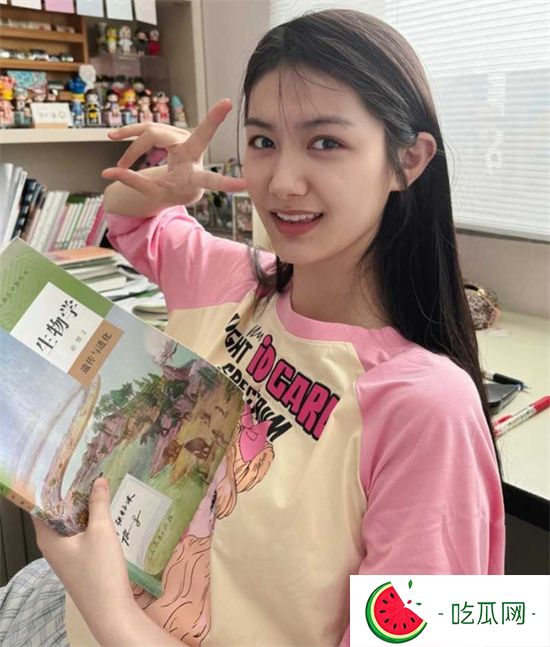 麻豆糖心vlog：00后JK校花与男友调情裸露视频流出 玉女